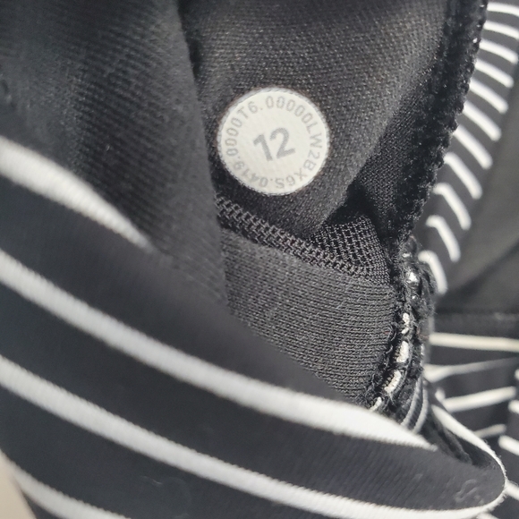 Lululemon Energy Bra Mod Stripe Black White Sports Yoga Padded - Picture 7 of 7
